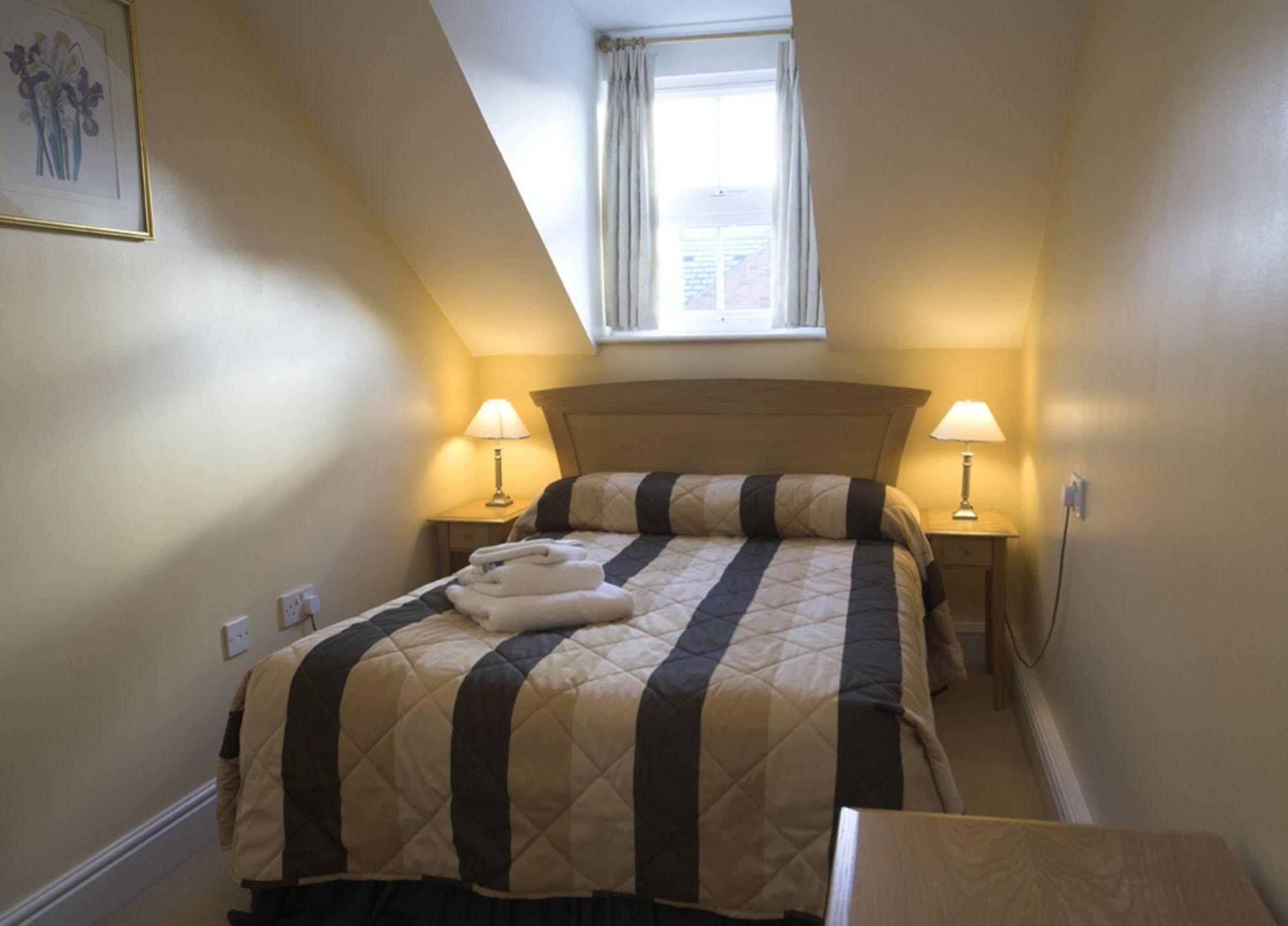 Stanshawe Court Aparthotel Reading Exterior photo