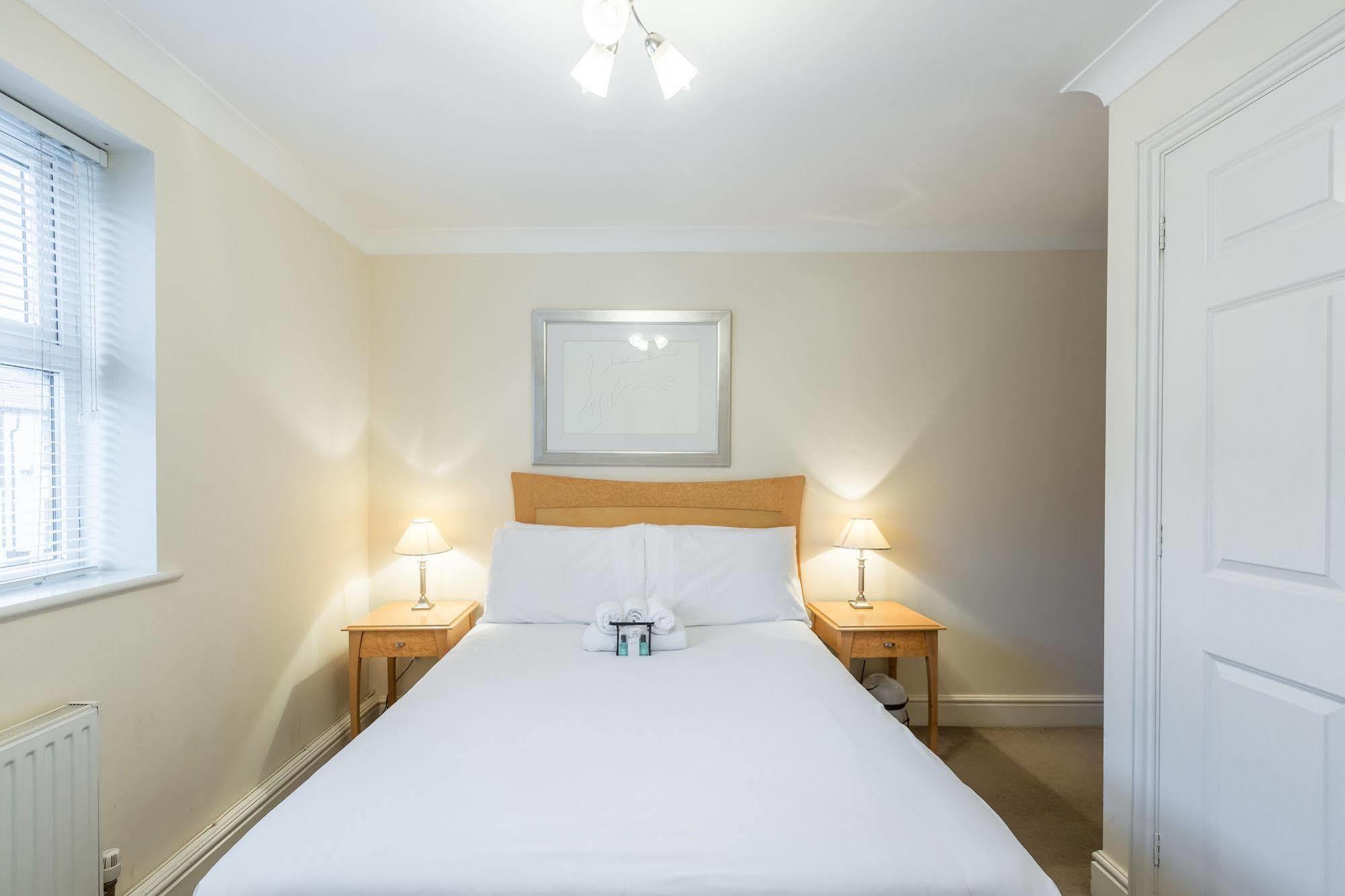 Stanshawe Court Aparthotel Reading Exterior photo
